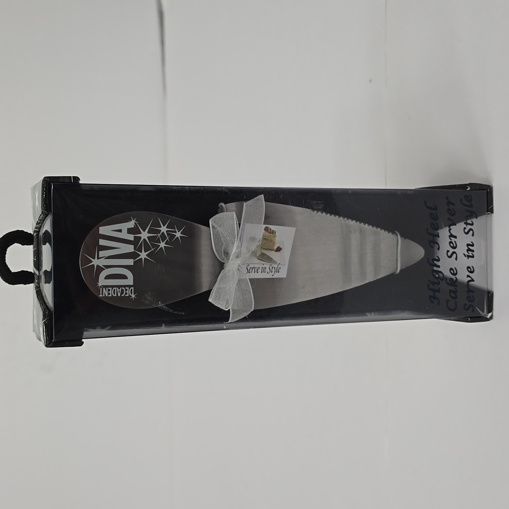 NIB Wild Eye Designs High Heel Cake Server Decadent Diva Serve in Style